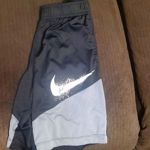 Nike shorts size med